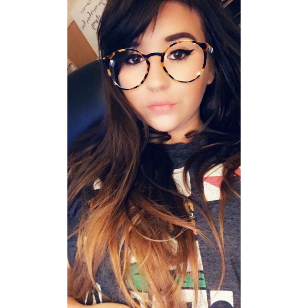 Meet your Posher, Brooke